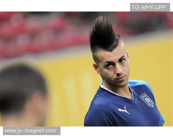 中国足球明星发型的时尚潮流与个性表达探讨